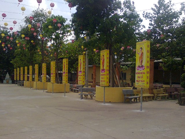 Bình Dương: 2557 liên đăng chào mừng đại lễ Phật đản sinh