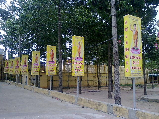 Bình Dương: 2557 liên đăng chào mừng đại lễ Phật đản sinh