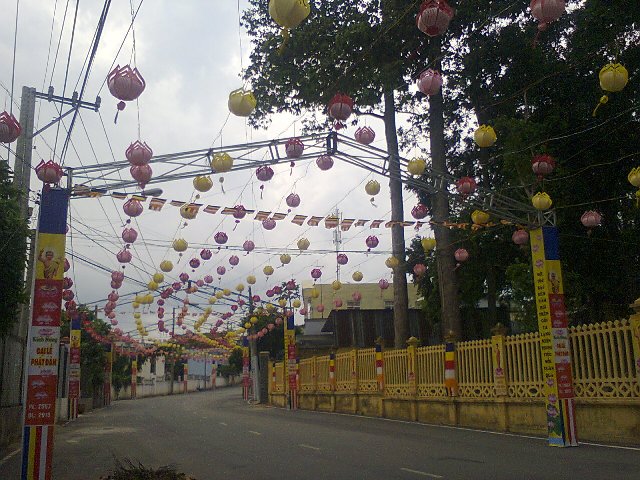 Bình Dương: 2557 liên đăng chào mừng đại lễ Phật đản sinh