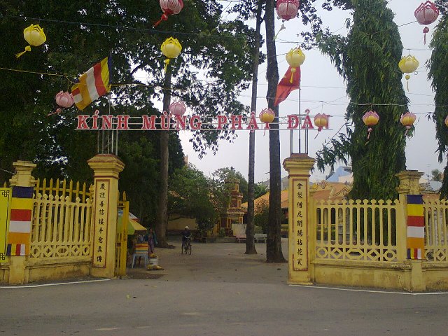 Bình Dương: 2557 liên đăng chào mừng đại lễ Phật đản sinh