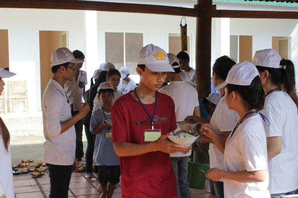 Buôn Mê: Thương màu áo trắng của Thiện Tài Đồng Tử