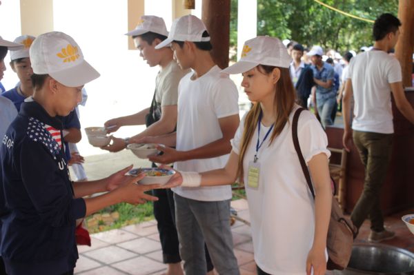 Buôn Mê: Thương màu áo trắng của Thiện Tài Đồng Tử