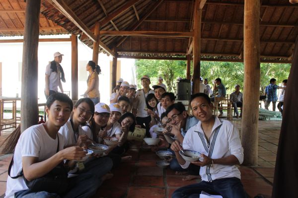 Buôn Mê: Thương màu áo trắng của Thiện Tài Đồng Tử