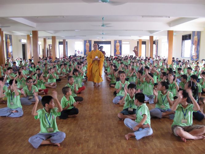 Hà Nội: Khóa tu chùa Nam Dư Thượng với chương trình cả nhà cùng vượt khó và viết lời kinh Phật