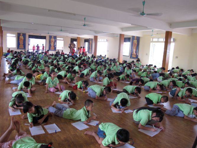Hà Nội: Khóa tu chùa Nam Dư Thượng với chương trình cả nhà cùng vượt khó và viết lời kinh Phật