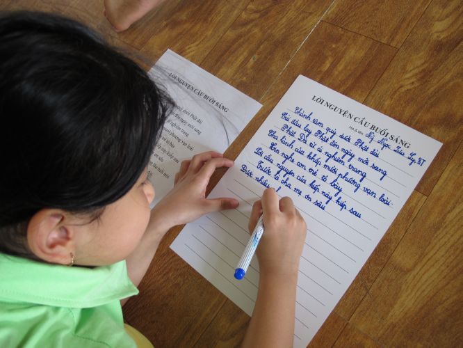 Hà Nội: Khóa tu chùa Nam Dư Thượng với chương trình cả nhà cùng vượt khó và viết lời kinh Phật