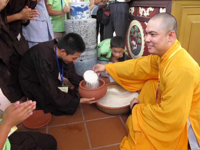 Hà Nội: Khóa tu chùa Nam Dư Thượng với chương trình cả nhà cùng vượt khó và viết lời kinh Phật