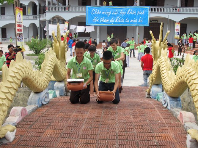 Hà Nội: Khóa tu chùa Nam Dư Thượng với chương trình cả nhà cùng vượt khó và viết lời kinh Phật