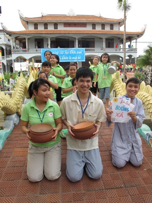 Hà Nội: Khóa tu chùa Nam Dư Thượng với chương trình cả nhà cùng vượt khó và viết lời kinh Phật