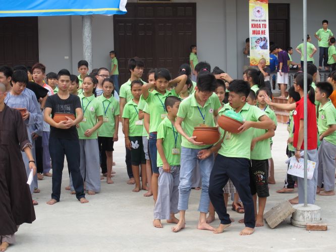 Hà Nội: Khóa tu chùa Nam Dư Thượng với chương trình cả nhà cùng vượt khó và viết lời kinh Phật