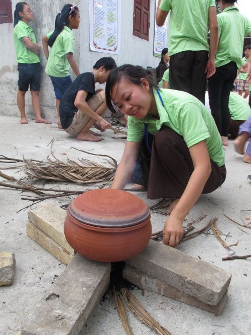 Hà Nội: Khóa tu chùa Nam Dư Thượng với chương trình cả nhà cùng vượt khó và viết lời kinh Phật