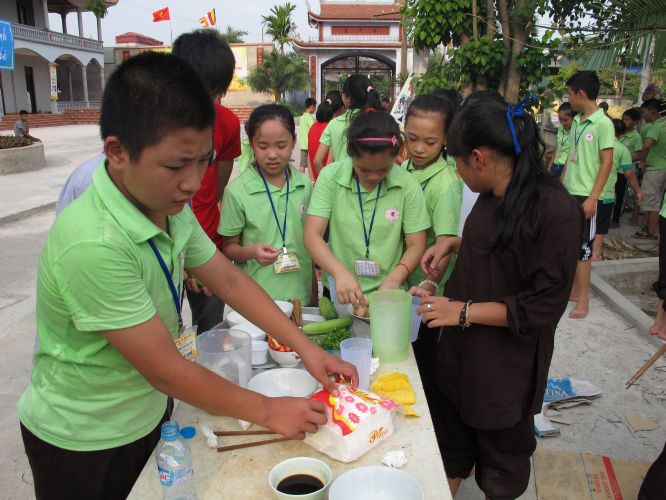 Hà Nội: Khóa tu chùa Nam Dư Thượng với chương trình cả nhà cùng vượt khó và viết lời kinh Phật