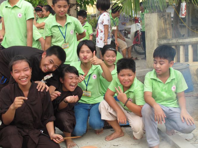 Hà Nội: Khóa tu chùa Nam Dư Thượng với chương trình cả nhà cùng vượt khó và viết lời kinh Phật