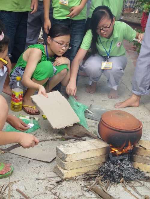 Hà Nội: Khóa tu chùa Nam Dư Thượng với chương trình cả nhà cùng vượt khó và viết lời kinh Phật