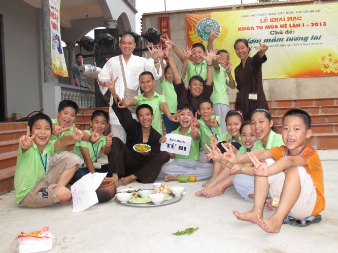 Hà Nội: Khóa tu chùa Nam Dư Thượng với chương trình cả nhà cùng vượt khó và viết lời kinh Phật