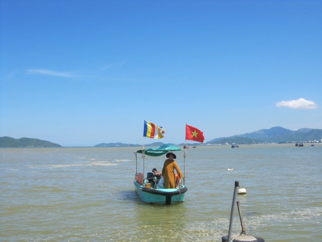 Khánh Hòa: Quà từ đất liền gửi tặng Trường Sa