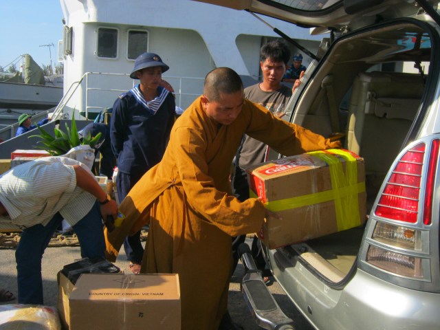 Khánh Hòa: Quà từ đất liền gửi tặng Trường Sa