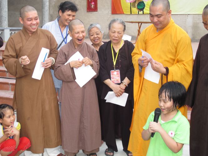 Hà Nội: Khóa tu chùa Nam Dư Thượng với chương trình cả nhà cùng vượt khó và viết lời kinh Phật