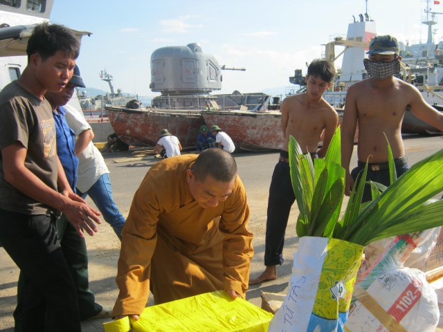 Khánh Hòa: Quà từ đất liền gửi tặng Trường Sa