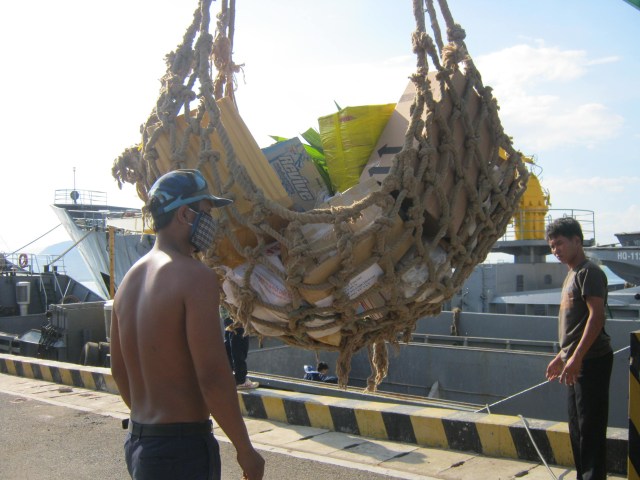 Khánh Hòa: Quà từ đất liền gửi tặng Trường Sa