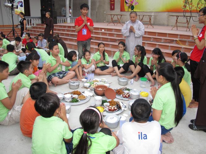 Hà Nội: Khóa tu chùa Nam Dư Thượng với chương trình cả nhà cùng vượt khó và viết lời kinh Phật