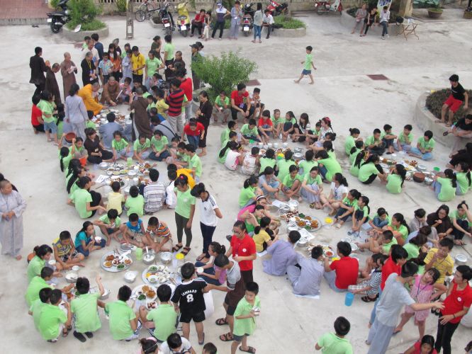 Hà Nội: Khóa tu chùa Nam Dư Thượng với chương trình cả nhà cùng vượt khó và viết lời kinh Phật