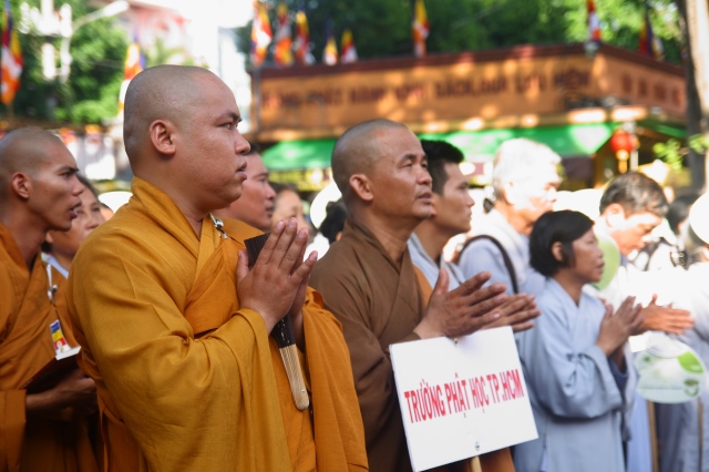 TP.HCM: Thiêng liêng đại lễ Phật đản tại chùa Phổ Quang