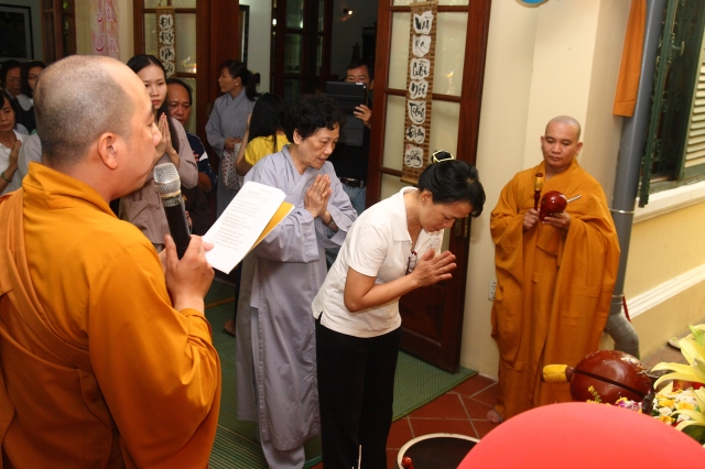 Chùm ảnh: Lễ tắm Phật tại chùa Giác Ngộ