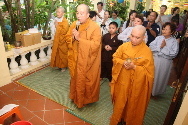 Chùm ảnh: Lễ tắm Phật tại chùa Giác Ngộ