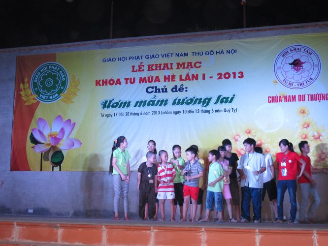 Hà Nội: Hoành tráng đêm thời trang – Văn nghệ tại khóa tu chùa Nam Dư Thượng
