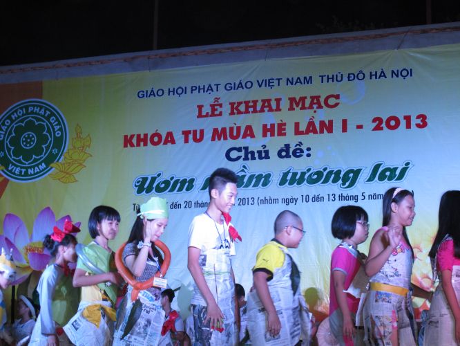 Hà Nội: Hoành tráng đêm thời trang – Văn nghệ tại khóa tu chùa Nam Dư Thượng
