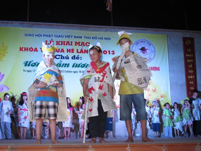Hà Nội: Hoành tráng đêm thời trang – Văn nghệ tại khóa tu chùa Nam Dư Thượng