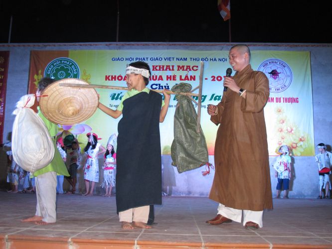 Hà Nội: Hoành tráng đêm thời trang – Văn nghệ tại khóa tu chùa Nam Dư Thượng
