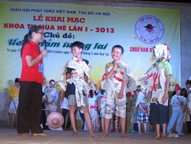 Hà Nội: Hoành tráng đêm thời trang – Văn nghệ tại khóa tu chùa Nam Dư Thượng