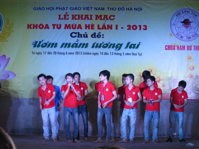 Hà Nội: Hoành tráng đêm thời trang – Văn nghệ tại khóa tu chùa Nam Dư Thượng
