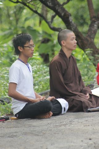 Buôn Mê: Thương màu áo trắng của Thiện Tài Đồng Tử