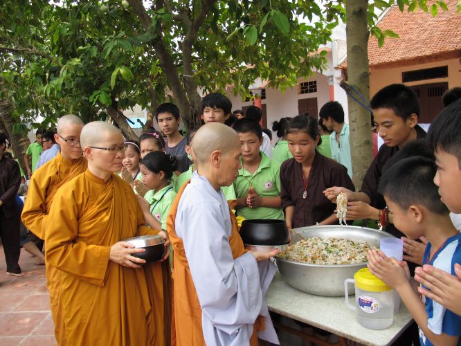 Hà Nội: Có một phiên chợ vui tươi tại chùa Nam Dư Thượng