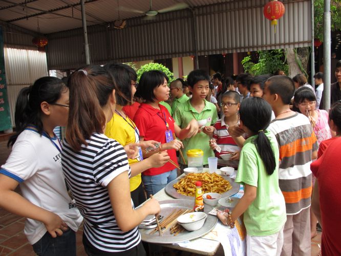 Hà Nội: Có một phiên chợ vui tươi tại chùa Nam Dư Thượng