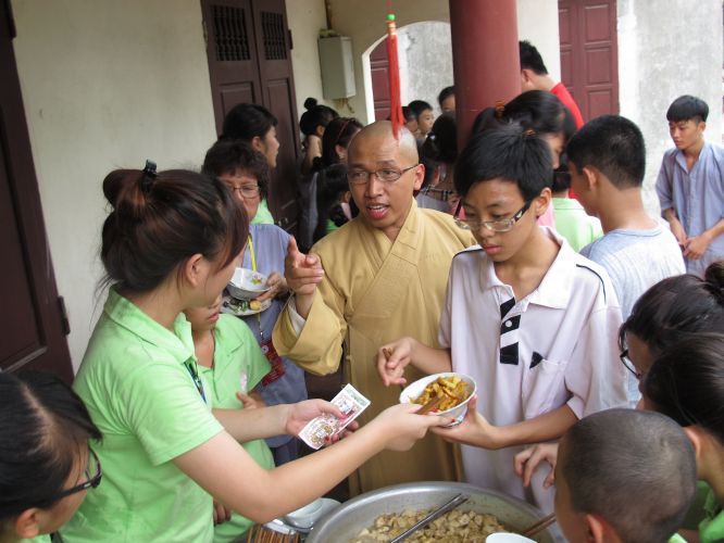 Hà Nội: Có một phiên chợ vui tươi tại chùa Nam Dư Thượng