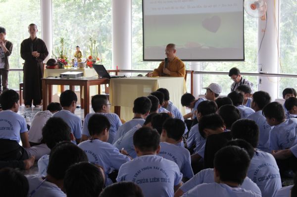 Đắc Lắc: TT. Thích Nhật Từ và pháp thoại “NHỮNG SAI LẦM TUỔI TEEN”