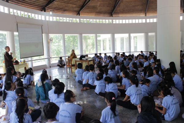 Đắc Lắc: TT. Thích Nhật Từ và pháp thoại “NHỮNG SAI LẦM TUỔI TEEN”