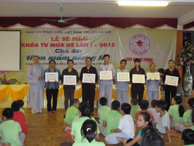 Hà Nội: Bế mạc khóa tu mùa hè tại chùa Nam Dư Thượng