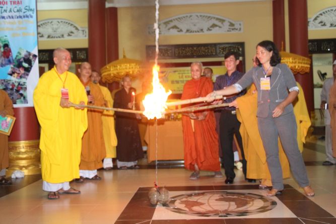 Đồng Tháp: Đêm thi thời trang và lửa trại hoành tráng của hội trại “Hiểu và Thương&quot;