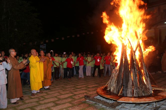 Đồng Tháp: Đêm thi thời trang và lửa trại hoành tráng của hội trại “Hiểu và Thương&quot;