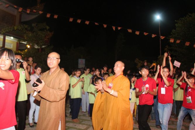 Đồng Tháp: Đêm thi thời trang và lửa trại hoành tráng của hội trại “Hiểu và Thương&quot;