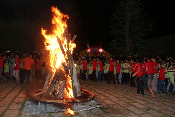 Đồng Tháp: Đêm thi thời trang và lửa trại hoành tráng của hội trại “Hiểu và Thương&quot;