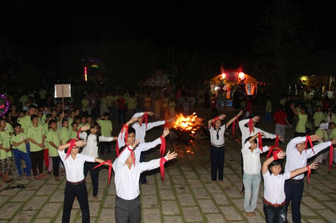 Đồng Tháp: Đêm thi thời trang và lửa trại hoành tráng của hội trại “Hiểu và Thương&quot;