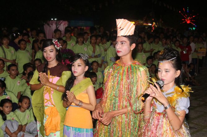 Đồng Tháp: Đêm thi thời trang và lửa trại hoành tráng của hội trại “Hiểu và Thương&quot;