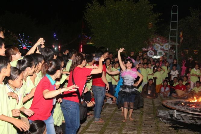 Đồng Tháp: Đêm thi thời trang và lửa trại hoành tráng của hội trại “Hiểu và Thương&quot;