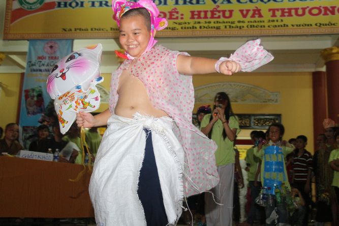 Đồng Tháp: Đêm thi thời trang và lửa trại hoành tráng của hội trại “Hiểu và Thương&quot;